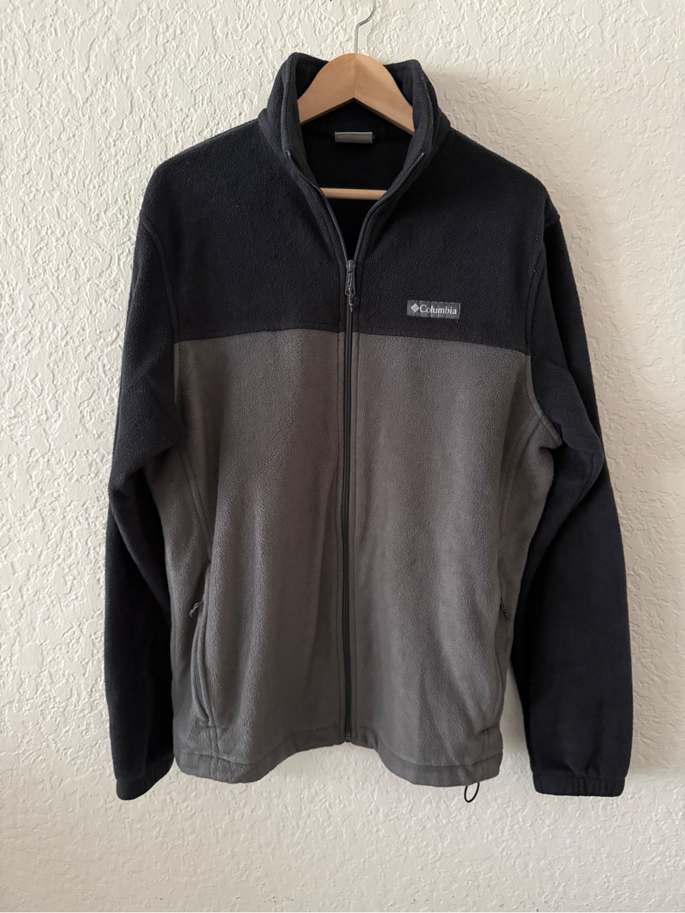 Columbia Two-Tone Black and Gray Full-Zip Fleece Jacket
